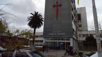 Más de 1.000 trabajadores de Casa de Galicia esperan la resolución del presidente uruguayo Luis Lacalle Pou.