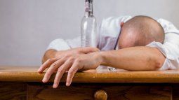 There are natural foods that will help you recover from the hangover. There are natural foods that will help you recover from the hangover.
