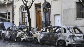 villa crespo: aparecieron ocho autos y cuatro motos incenciadas y serian victimas de quemacoches