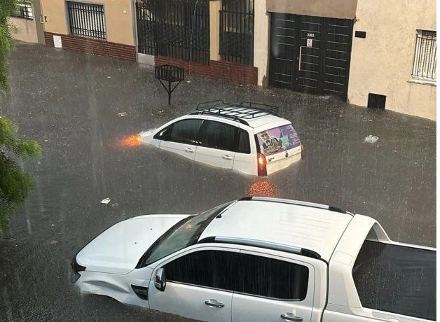 Los autos quedaron inundados en el Área Metropolitana de Buenos Aires. 