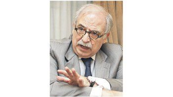 ámbito.com | Marco Aurélio Garcia, asesor especial de Dilma Rousseff, es el hombre que, en los hechos, lleva adelante la relación entre Brasil y Sudamérica. Es un fuerte defensor de que el Mercosur siga siendo una unión aduanera y de que no se lo limite a una mera zon