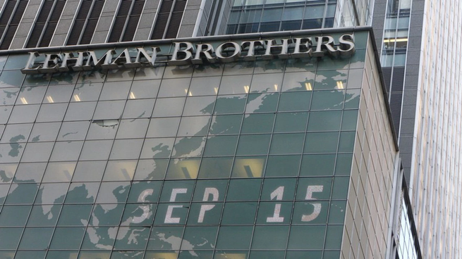 La quiebra de la firma de inversión Lehman Brothers en 2008 dejó una profunda huella en el sistema económico global.