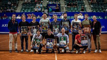 Los campeones del Argentina Open fueron homenajeados en el court central Guillermo Vilas.