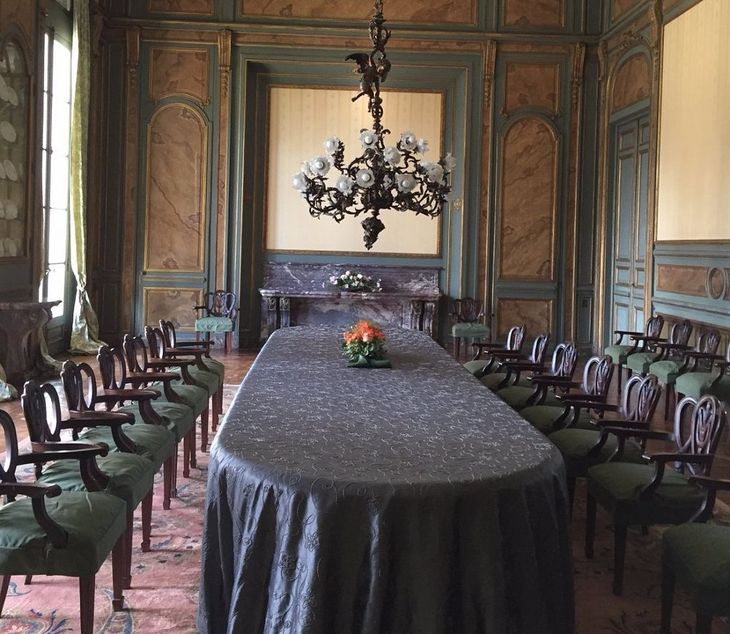 El comedor principal conserva parte del mobiliario y la decoración original, con una impronta francesa que remite al refinamiento de la Belle Époque El comedor principal conserva parte del mobiliario y la decoración original, con una impronta francesa que remite al refinamiento de la Belle Époque