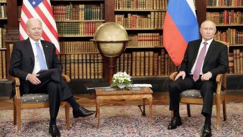 primer cara a cara de biden y putin: acordaron el regreso de embajadores en eeuu y rusia