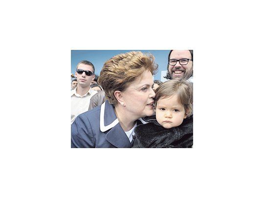 Dilma Rousseff apuesta a negar las informaciones que la presentan como una abortista convencida, para asegurarse los votos que le den el triunfo en el balotaje brasileño.