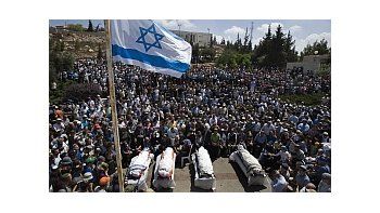 Israelíes lloran a los cuatro muertos en un atentado perpetuado por el grupo Hamas
