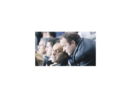 Recuperado de una fiebre que le impidió hacer una caminata por La Plata, Martín Insaurralde estuvo el sábado en el partido entre Los Pumas y los All Blacks en el Estadio Único. En el palco, cuchicheó con Daniel Scioli.