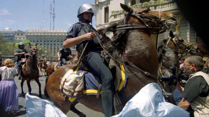 Ámbito expone sus archivos de 2001
