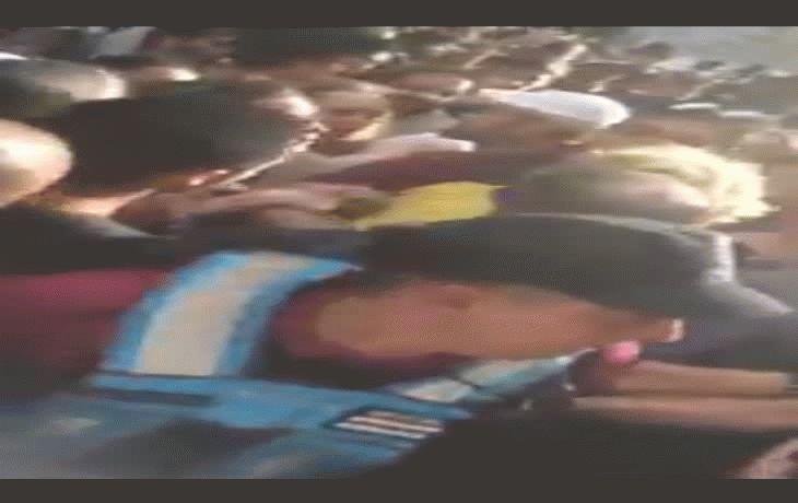 Alumnos y preceptores del Pellegrini defendieron a un alumno que la policía intentó llevarse detenido