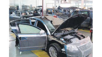 ámbito.com | Se estima que hay alrededor de 7.000 autos blindados en el país. El costo para una protección completa se ubica entre u$s 35.000 y u$s 42.000, que se suman al valor del vehículo.