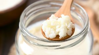 El kéfir ayuda a equilibrar la microbiota y mejorar la salud digestiva. El kéfir ayuda a equilibrar la microbiota y mejorar la salud digestiva.