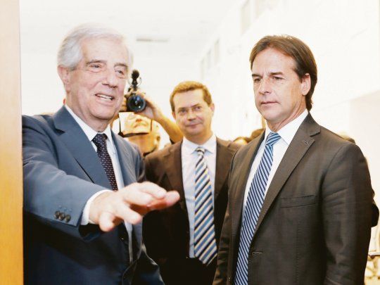 Transici&oacute;n. El presidente saliente, Tabar&eacute; V&aacute;zquez, y su sucesor, Luis Lacalle Pou, mantuvieron ayer en Montevideo la primera reuni&oacute;n para definir el traspaso de mando de Uruguay.