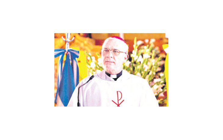 ámbito.com | Darío Grandinetti , en la lograda composición del papa Francisco. Aunque la película escenifica bien algunas anécdotas conocidas, parece más la vida de un santo que de un sacerdote que llegó a Pontífice.