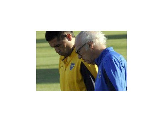 El papá de Riquelme habló de la polémica salida de su hijo de Boca.