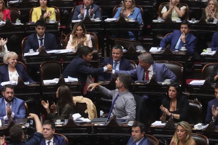 El oficialista Gabriel Bornoroni está a cargo del cierre de las preguntas. El oficialista Gabriel Bornoroni está a cargo del cierre de las preguntas.