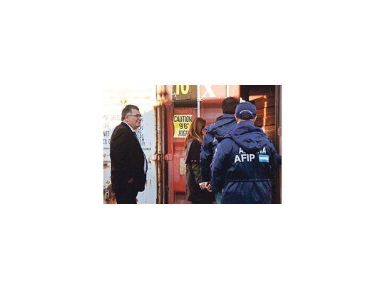 Fueron ocho los allanamientos ordenados por la Justicia ayer, a partir de las investigaciones de la AFIP. Uno de ellos, al establecimiento de la firma en el Parque Industrial de Pilar.
