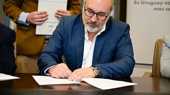 El presidente del Banco de Seguros del Estado (BSE), Marcos Otheguy, aclaró que no posee el título de licenciado en Historia a pesar de que en algunos documentos oficiales figura de esa manera.