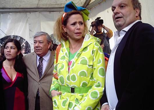 Los responsables de la Biblioteca La Nube, Agatha Ruiz de la Prada y Hernán Lombardi