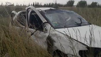 Cinco muertos al volcar un automóvil en la autovía 2, a la altura de Chascomús. Cinco muertos al volcar un automóvil en la autovía 2, a la altura de Chascomús.