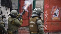La Policía lanza gases lacrimógenos en Chile durante una manifestación en el marco del aniversario del golpe del Estado a Salvador Allende.&nbsp;
