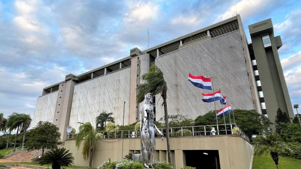 The year that half of Paraguay’s banks failed: what happened in the 1995 economic crisis