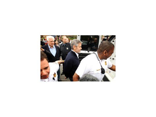 George Clooney al ser arrestado