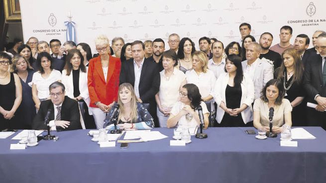 fracaso y bronca. El kirchnerismo armó una pseudoconferencia días atrás para quejarse por la condena penal contra Cristina de Kirchner y para reclamarle al presidente de la Corte Suprema, Horacio Rosatti, una audiencia para destrabar el Consejo de la Magistratura. No tuvo éxito.