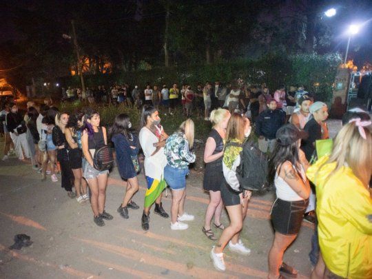 Lafiesta clandestina se realizó en una casa quinta y entre los 300 asistentesestaba el mediático Cristian U