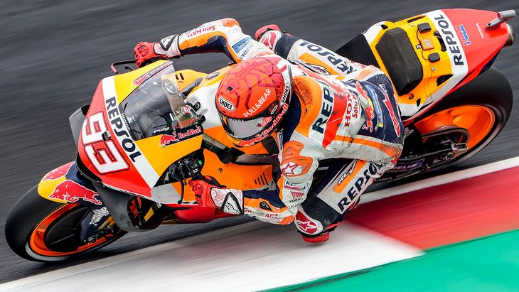 Márquez advanced to the second position after overcoming Acosta in Tour 11, although the rhythm of the leader was already unattainable. The Gresini pilot was relegated to the fight for the podium, which ended up being completed by Joan Mir.