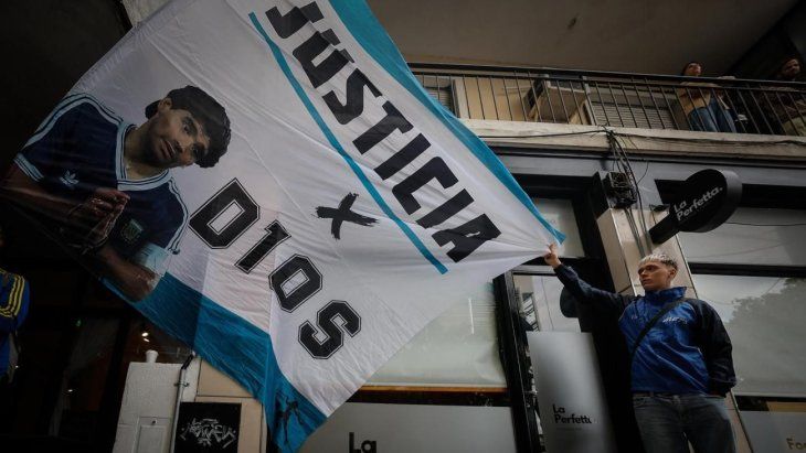La Justicia analiza la responsabilidad de el neurocirujano Leopoldo Luque,&nbsp;la psiquiatra&nbsp;Agustina Cosachov,&nbsp;el enfermero&nbsp;Ricardo Almir&oacute;n,&nbsp;su jefe,&nbsp;Mariano Perroni,&nbsp;el psic&oacute;logo&nbsp;Carlos&nbsp;D&iacute;az,&nbsp;el m&eacute;dico cl&iacute;nico&nbsp;Pedro Pablo&nbsp;Di Spagna&nbsp;y la coordinadora de la prepaga,&nbsp;Nancy Edith Forlin.