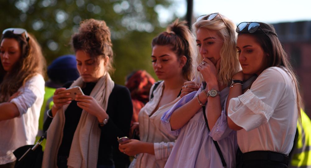 Miles de personas homenajearon a las víctimas en Manchester (foto 1)