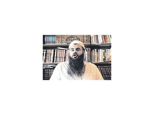 Abu Qatada, personaje emblemático de Al-Qaeda, consiguió que la Justicia británica no lo deporte a Jordania, donde afronta procesos por terrorismo. Se lo ha descripto como el embajador de Osama bin Laden en Europa y su mano derecha.