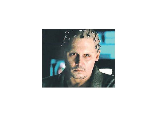 Johnny Depp, tal como se lo ve en el thriller sobre alta tecnología digital “Trascendence”.