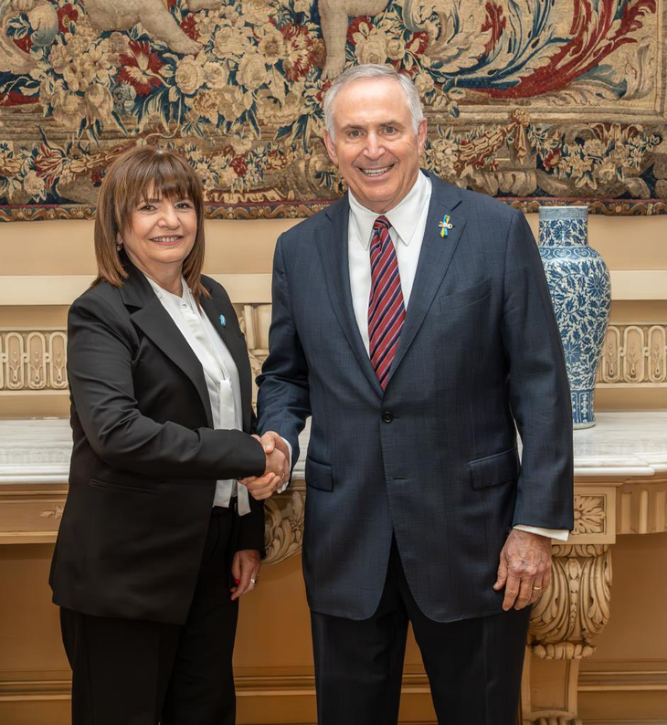 Patricia Bullrich luego de reunirse con Marc Stanley en septiembre de 2023, poco después de las PASO. Patricia Bullrich luego de reunirse con Marc Stanley en septiembre de 2023, poco después de las PASO.