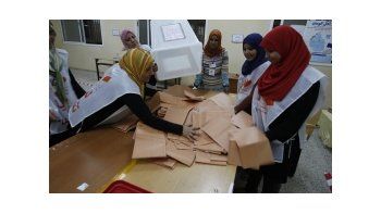 Con incertidumbre, Libia espera el resultado de los históricos comicios