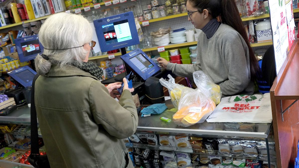 Only 4 out of 10 shops and services increased their sales in the last quarter of 2022
