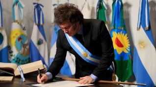 Javier Milei ordenó convocar a los integrantes del Consejo de Mayo. 