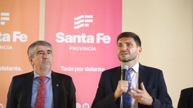 Maximiliano Pullaro volvió a cuestionar al Gobierno por la ley ómnibus.