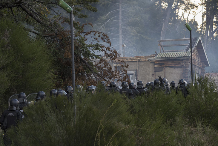 Mapuches desalojo Villa Mascardi Bariloche.png