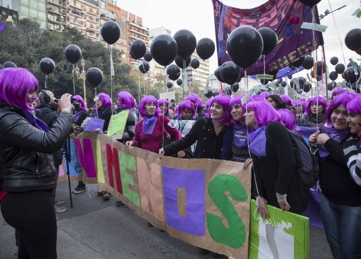 Multitudinaria marcha para volver a exigir Ni una menos (foto 6)