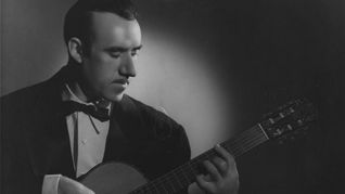 La historia de Edmundo Rivero, una de las voces más prolíficas del tango argentino.