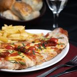 Ubicada en Guardia Vieja 4446, Almagro, CABA, La Capitana es una opción ideal para combinar historia y buena comida. Ubicada en Guardia Vieja 4446, Almagro, CABA, La Capitana es una opción ideal para combinar historia y buena comida.