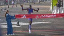Un atleta de Kenia ganó la Maratón de Buenos Aires.