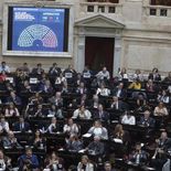 Un docente inició acciones en la Justicia para que se anule el decreto que suspendió la Ley de Financiamiento Universitario. Un docente inició acciones en la Justicia para que se anule el decreto que suspendió la Ley de Financiamiento Universitario.