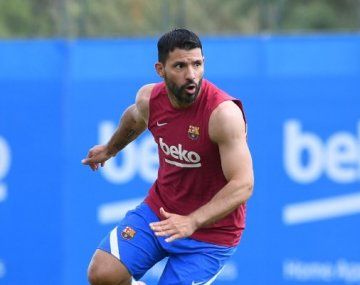 De mal en peor: Agüero se lesionó y estará ausente hasta noviembre en Barcelona