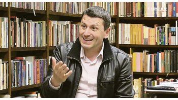 ámbito.com | Martel. “Hay que recordar lo que sostuvo Darwin: la especie que muere es la que no logra adaptarse a los cambios”.