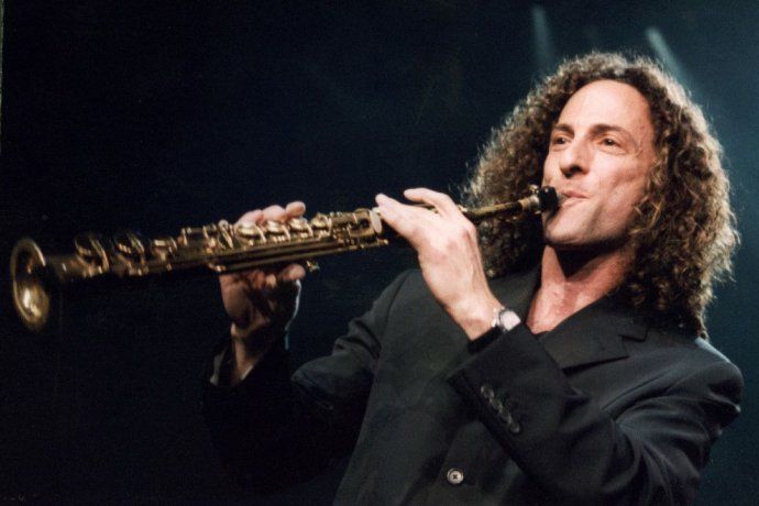Kenny G participó en inauguraciones de tiendas y hasta vendió su música en los mostradores de la cadena. Kenny G participó en inauguraciones de tiendas y hasta vendió su música en los mostradores de la cadena.