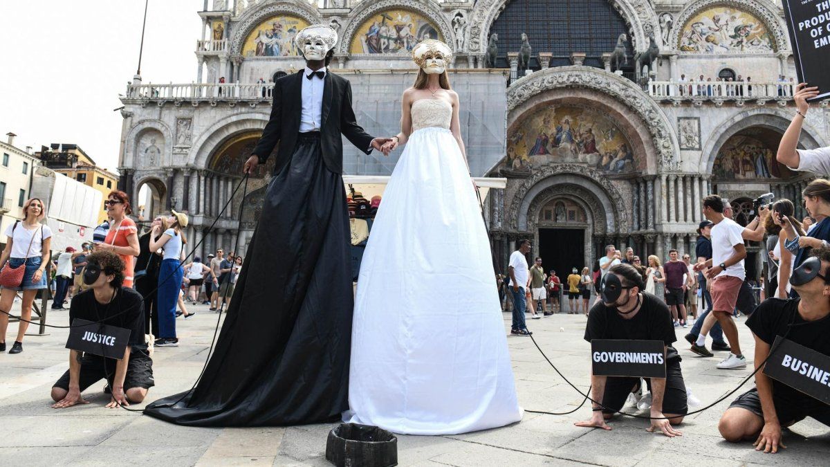 Strong protests in Venice against the marriage of Jeff Bezos and Lauren Sánchez