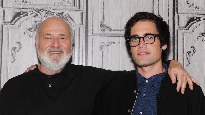 Rob Reiner junto a su hijo Nick.